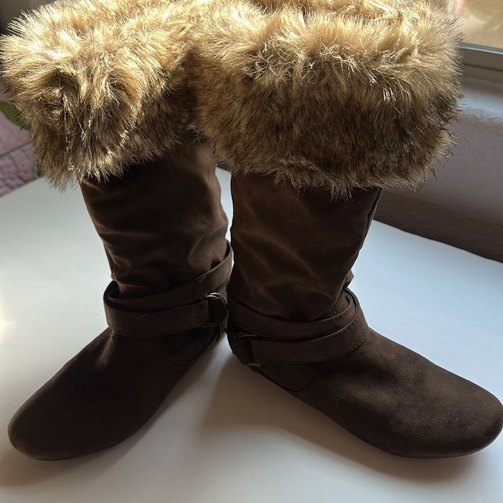 Report brand, faux fur boots. - Picture 5 of 6